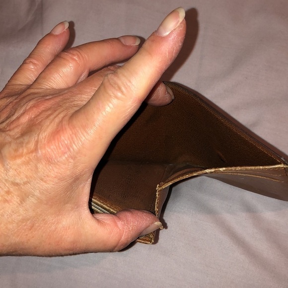 Louis Vuitton Compact Kisslock Wallet - Picture 3 of 3